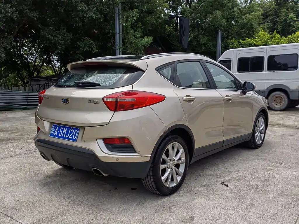 Geely Emgrand GS 2016 — фото 11
