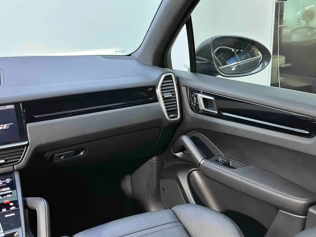 Porsche Cayenne 2019 — фото 17