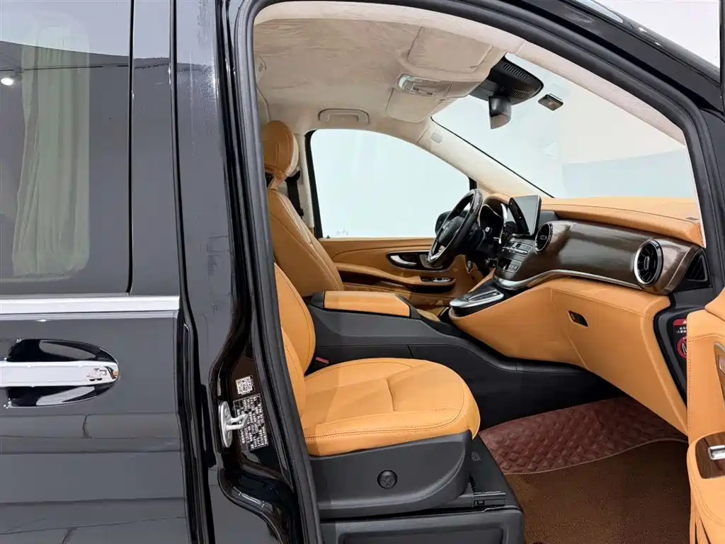 Mercedes-Benz V-Class 2021 — фото 20