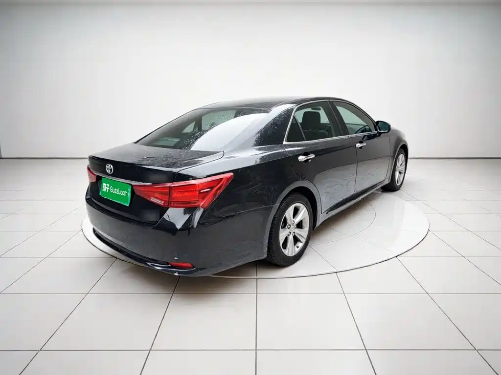 Toyota Crown 2016