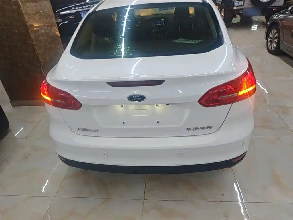 Ford Focus 2015 — фото 6