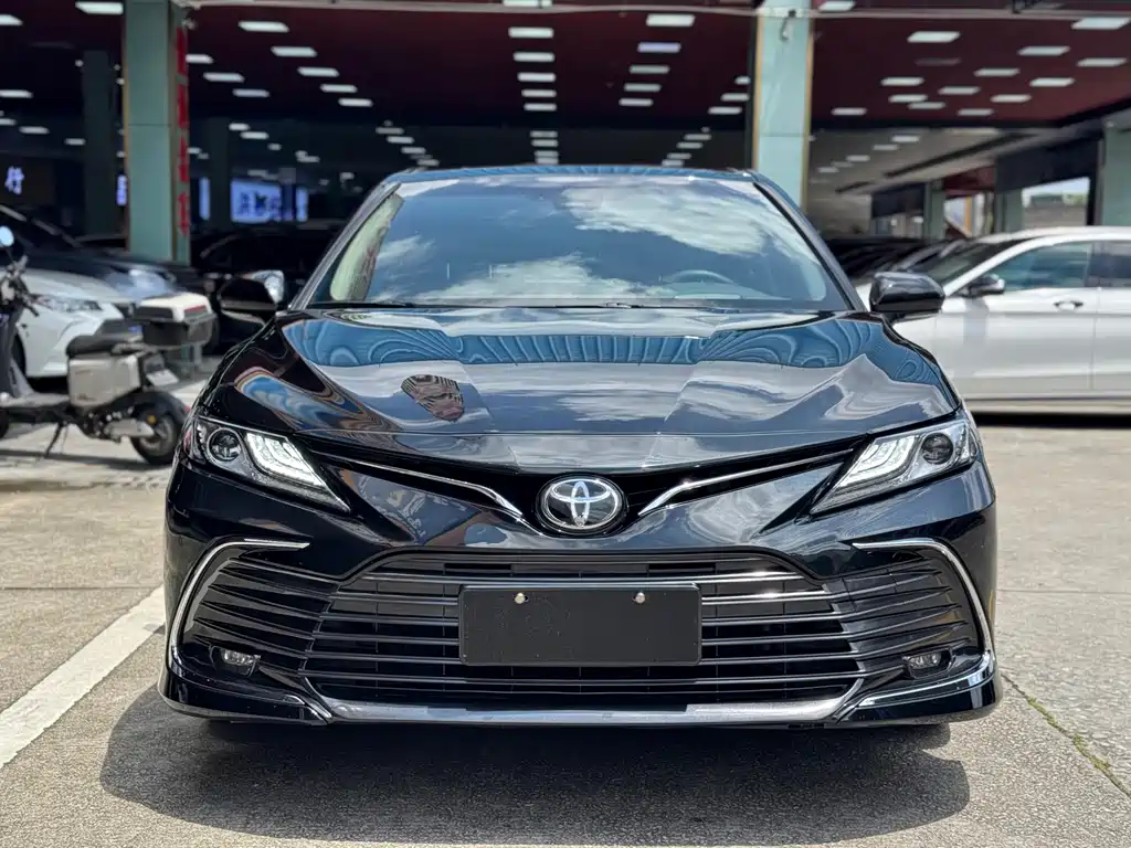 Toyota Camry 2021 — фото 2
