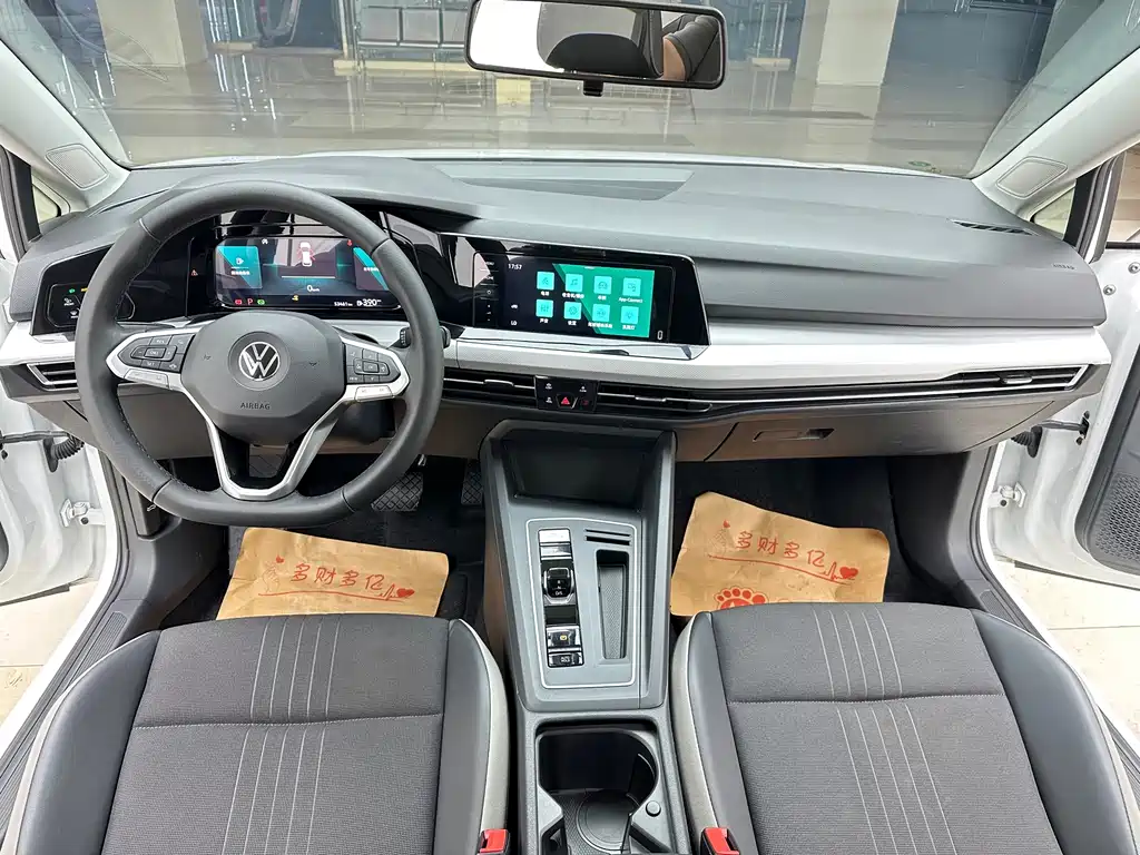 Volkswagen Golf 2021