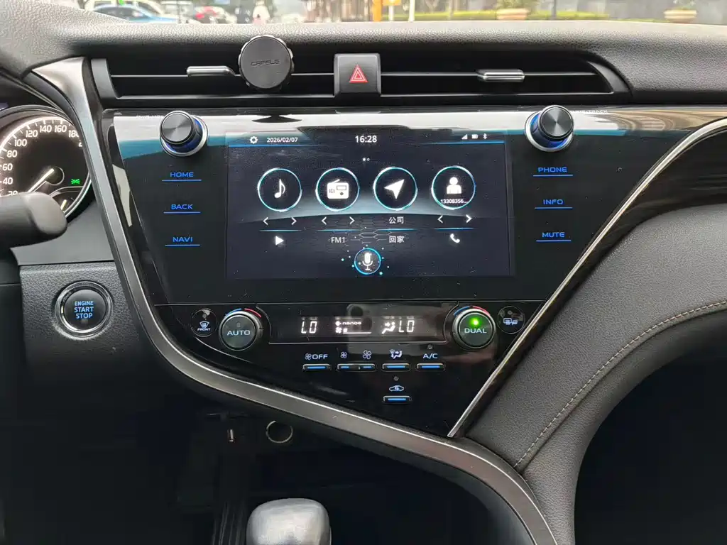 Toyota Camry 2019 — фото 11
