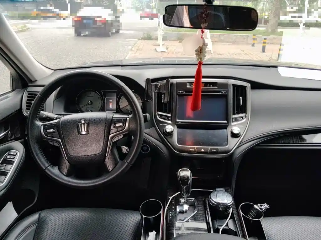 Toyota Crown 2016