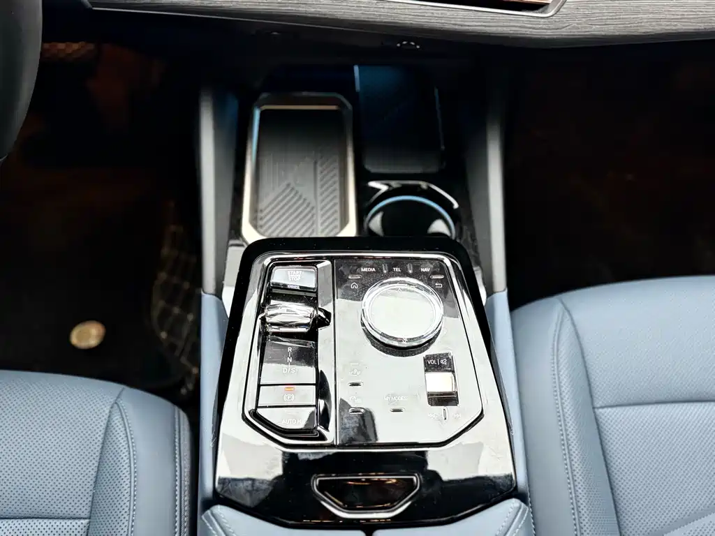 BMW 5 Series 2024 — фото 12