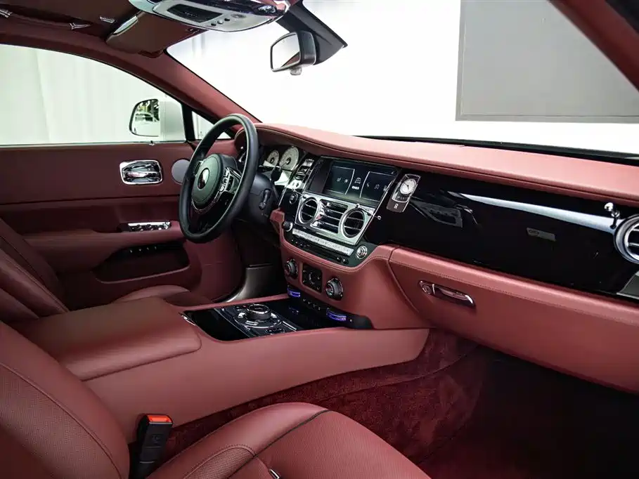 Rolls-Royce Wraith 2018 — фото 15