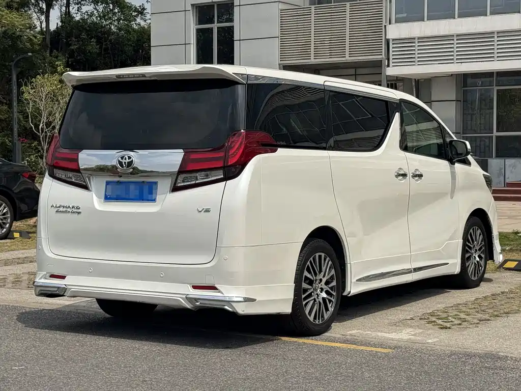 Toyota Alphard 2016 — фото 18
