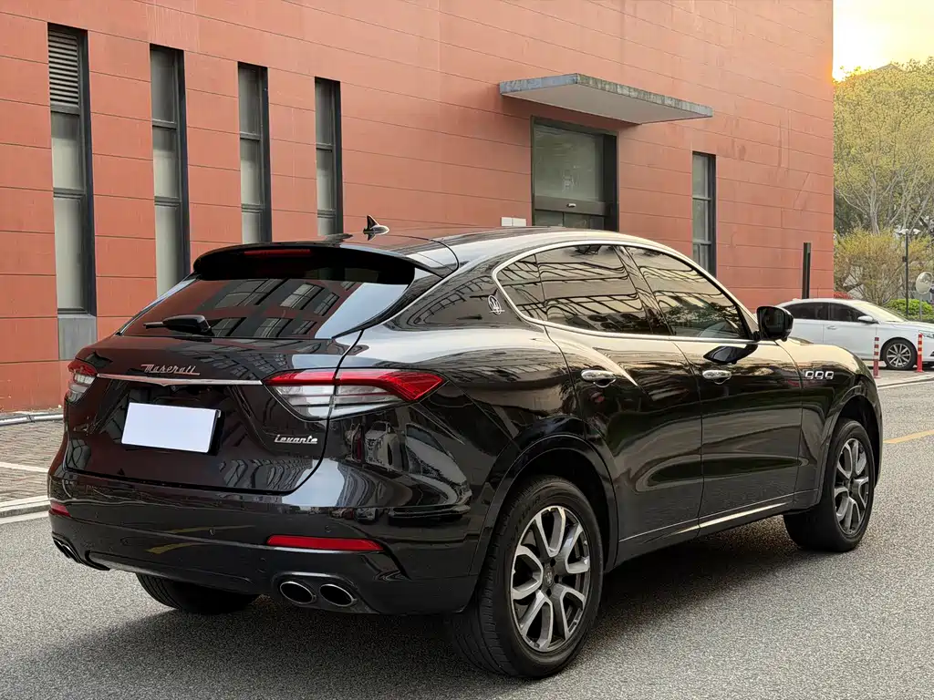 Maserati Levante 2016 — фото 19