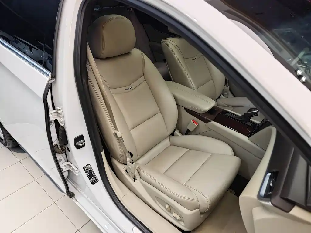 Cadillac XTS 2015 — фото 34