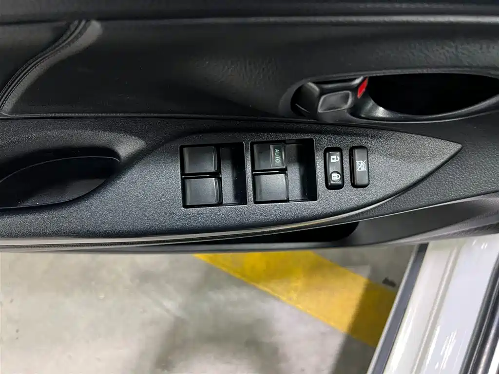 Toyota Yaris L 2022 — фото 9