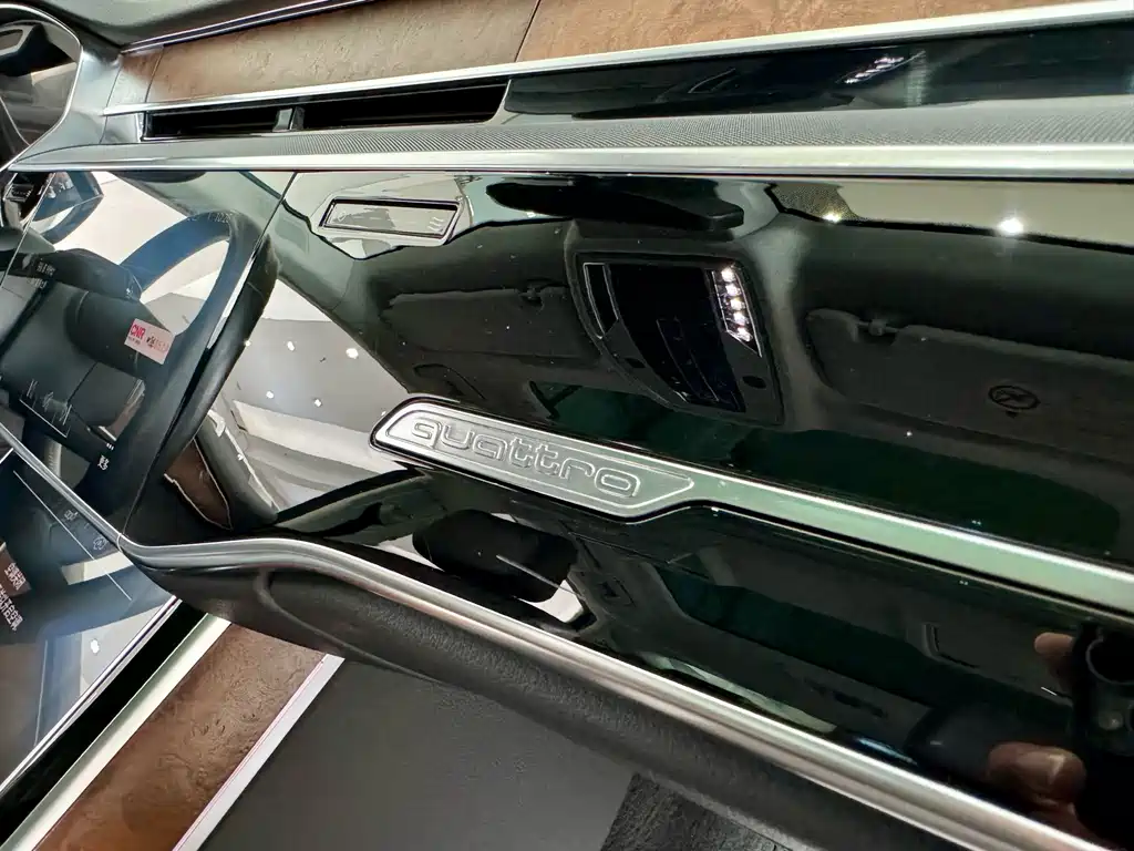 Audi A8 2019 — фото 18