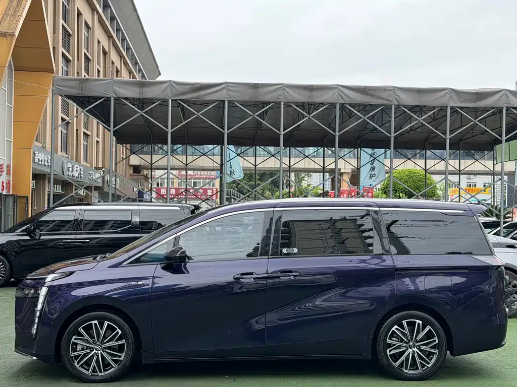 GAC Motor E8 PHEV 2024 — фото 3