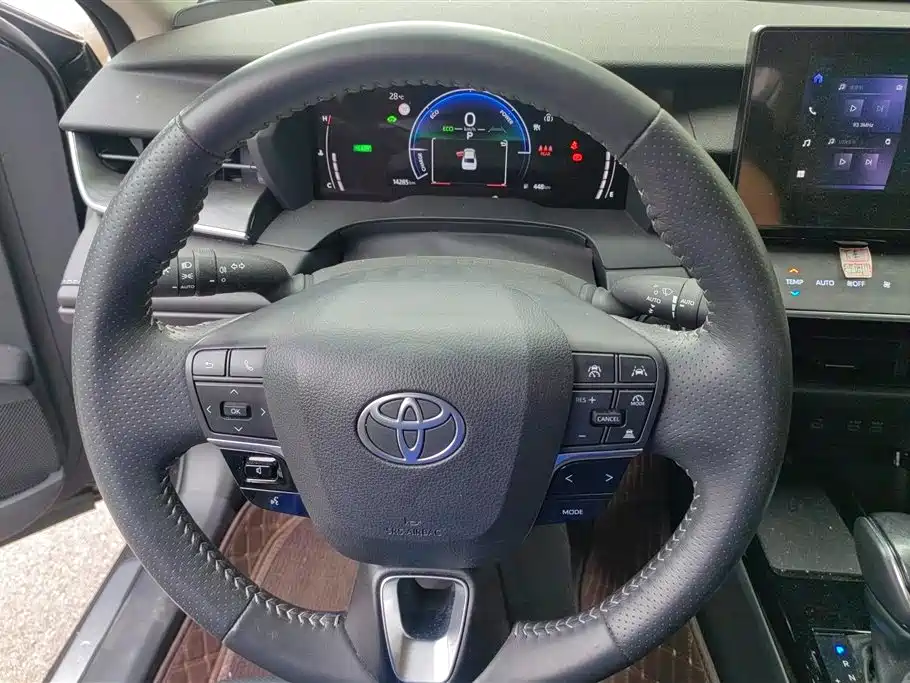 Toyota Camry 2025 — фото 15