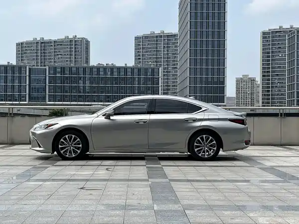 Lexus ES 2024