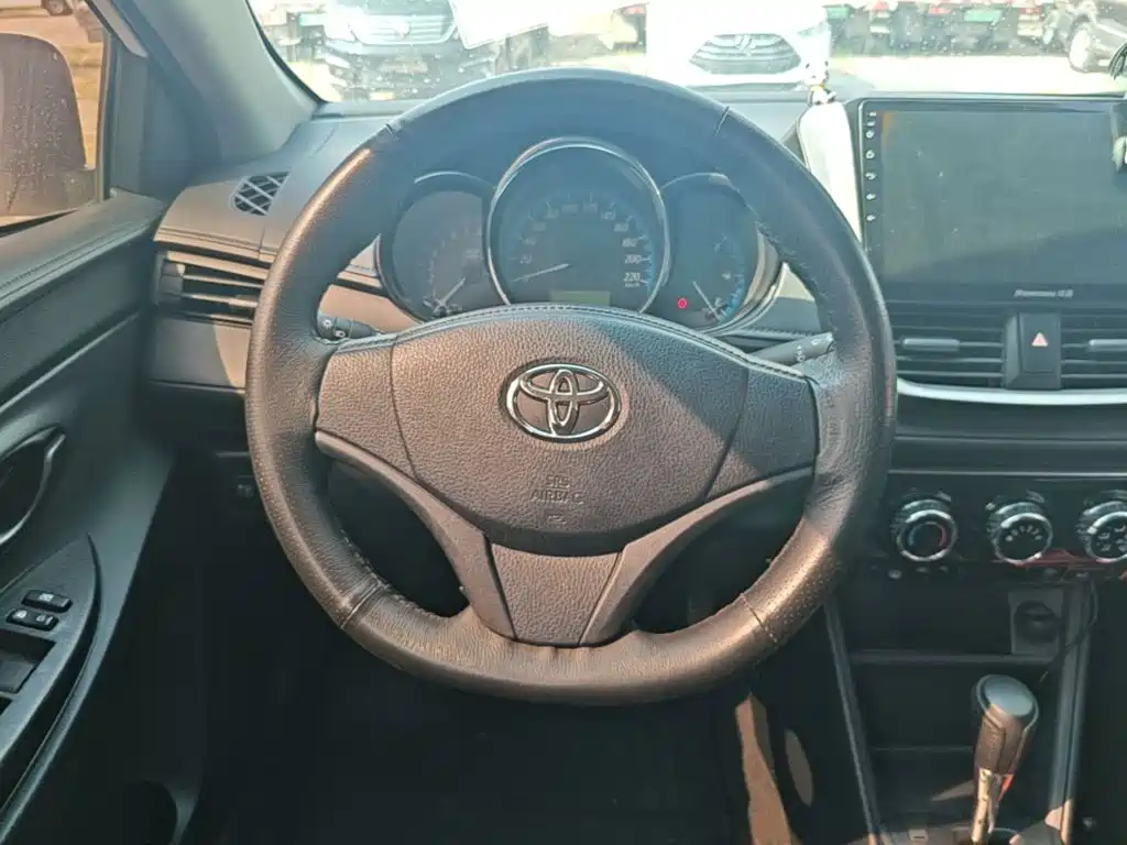 Toyota Yaris L 2019 — фото 11