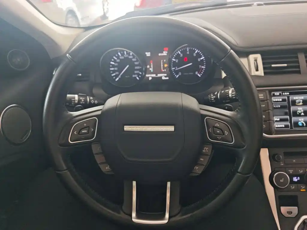 Land Rover Evoque 2016 — фото 11