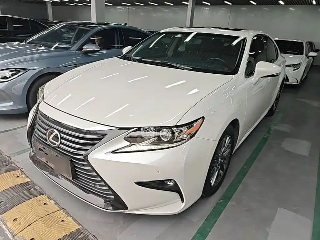 Lexus ES 2018 — фото 2