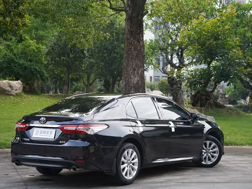 Toyota Camry 2020 — фото 8