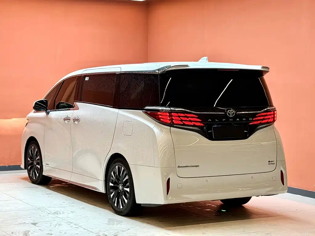 Toyota Alphard 2023 — фото 13