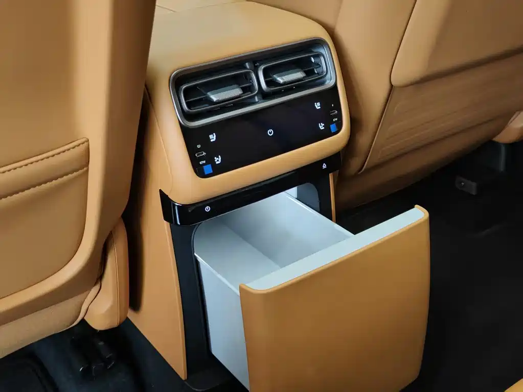 Li Auto i6 2025 — фото 10