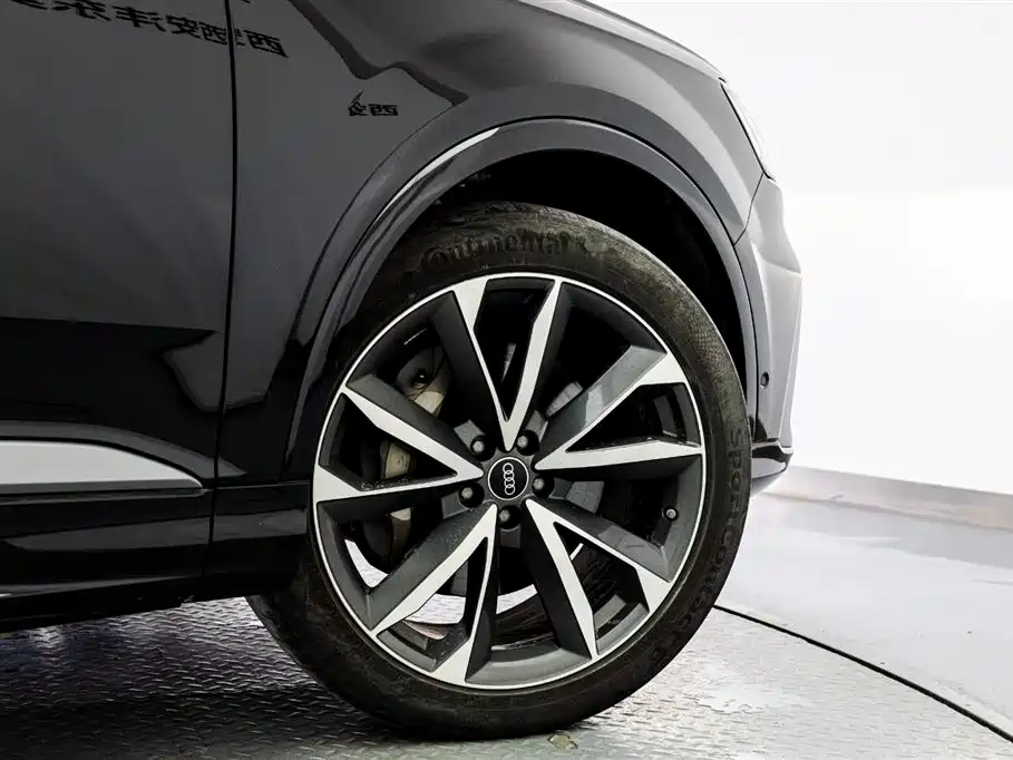 Audi Q7 2023 — фото 21