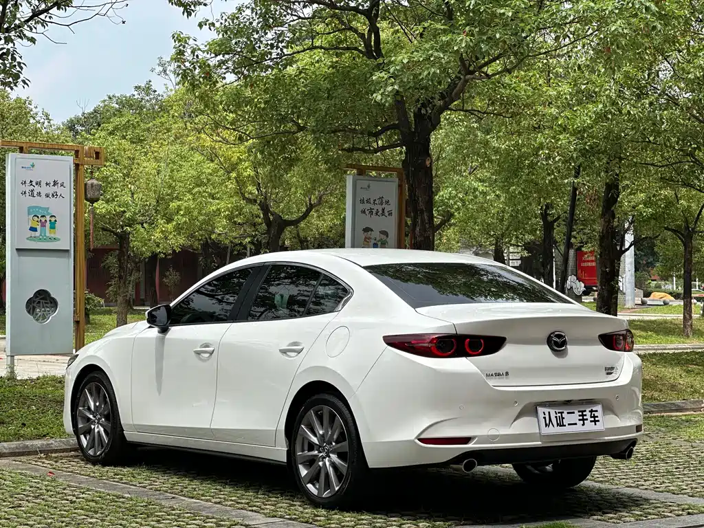 Mazda 3 Axela 2022 — фото 12