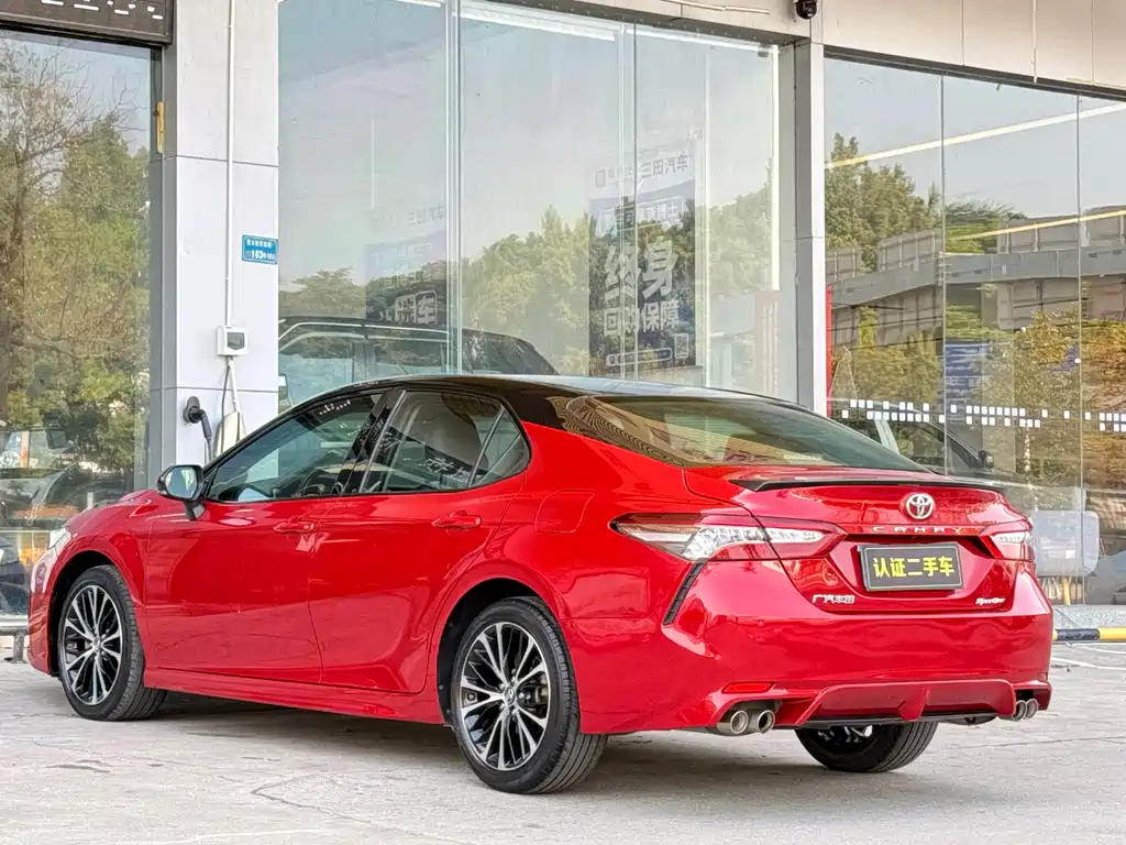 Toyota Camry 2019 — фото 16