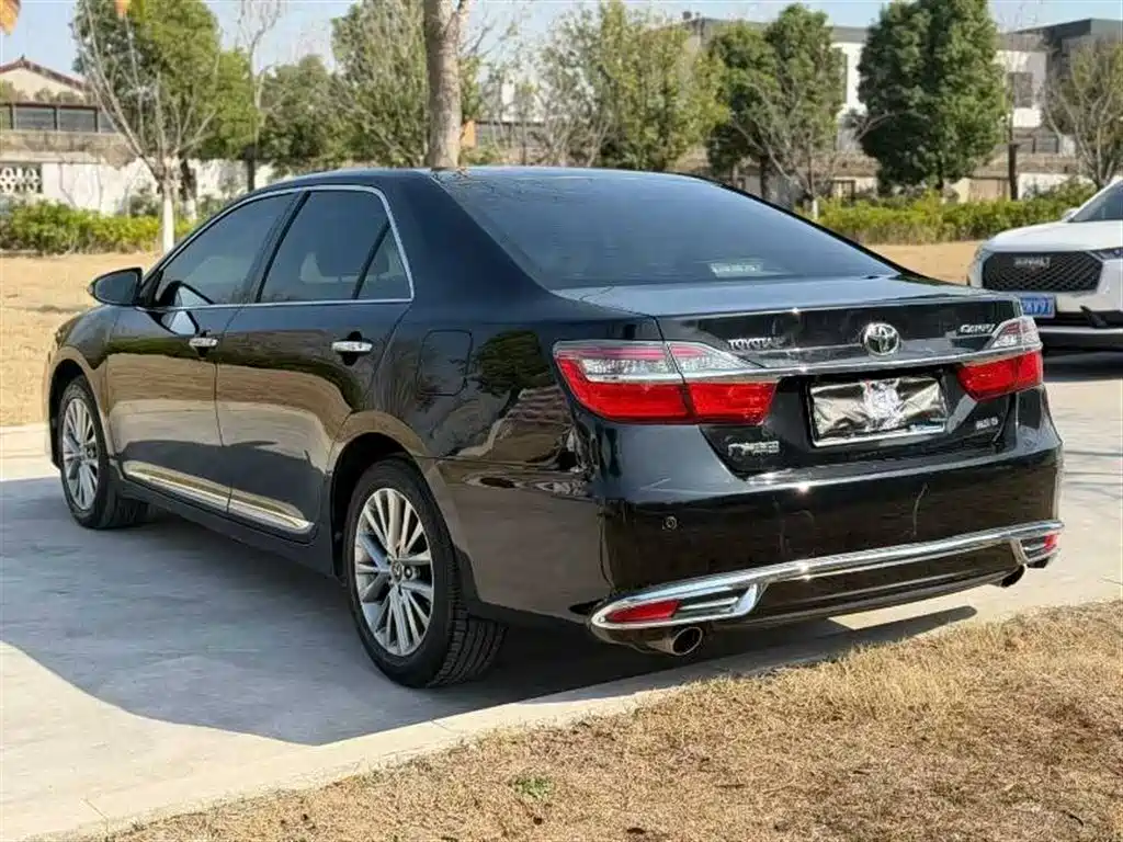 Toyota Camry 2017 — фото 8
