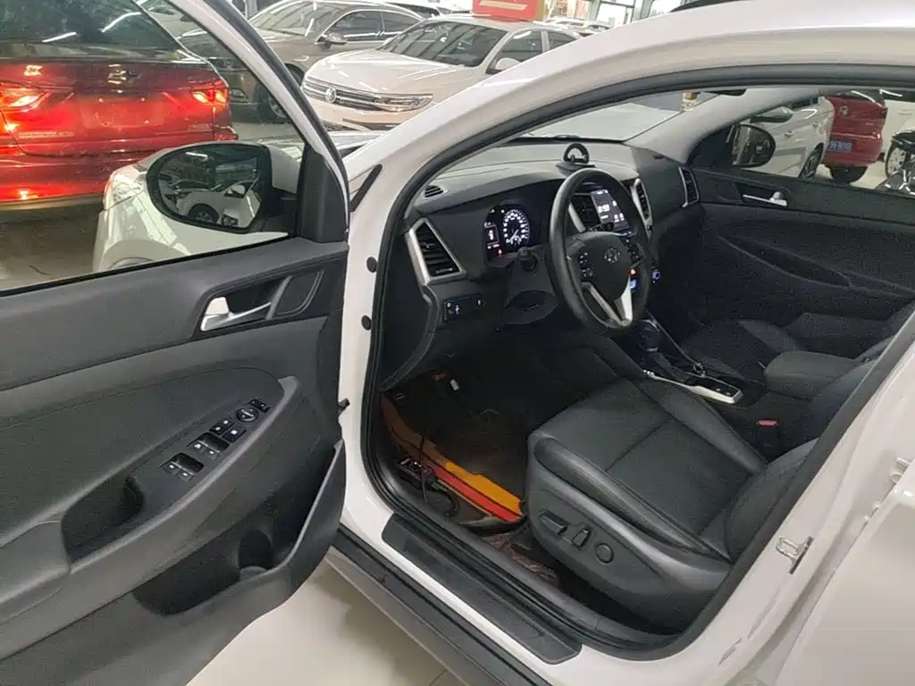 Hyundai Tucson 2018 — фото 16