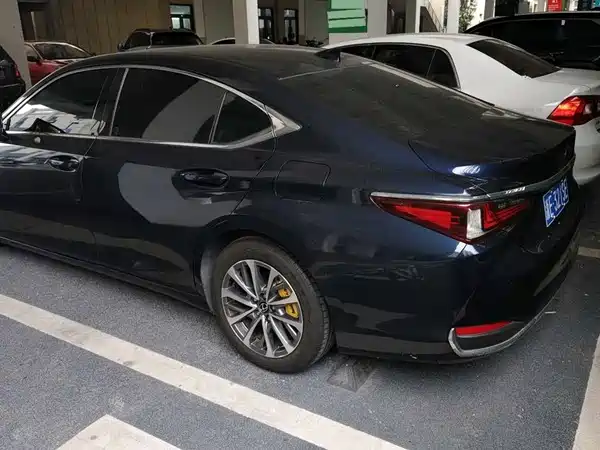 Lexus ES 2021