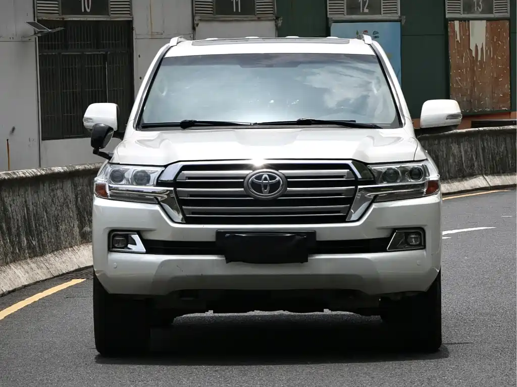 Toyota Land Cruiser 2020 — фото 1