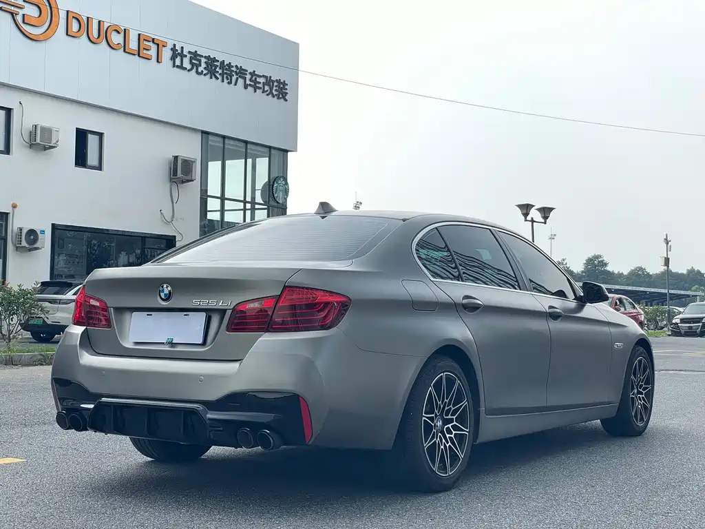 BMW 5 Series 2016 — фото 19
