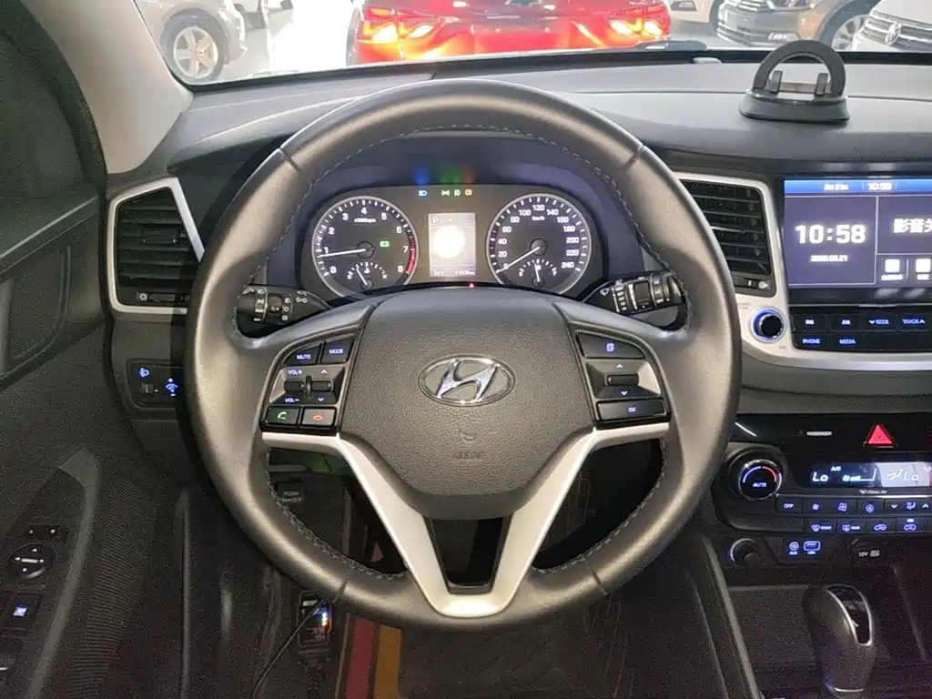 Hyundai Tucson 2018 — фото 11