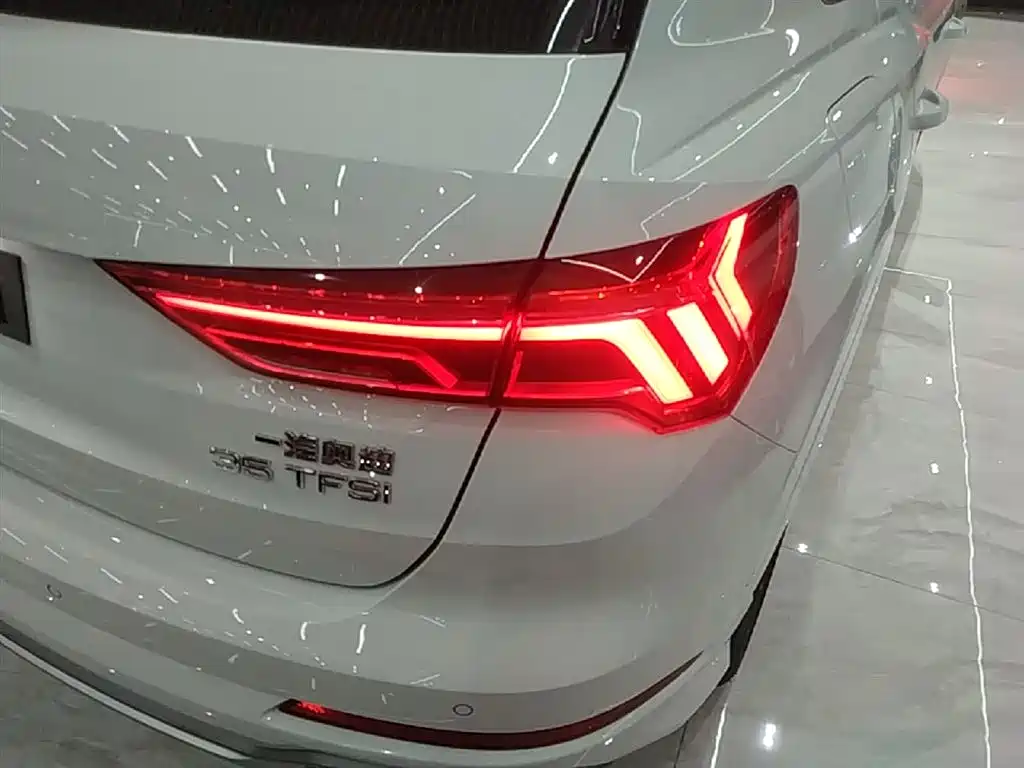 Audi Q3 2023 — фото 8