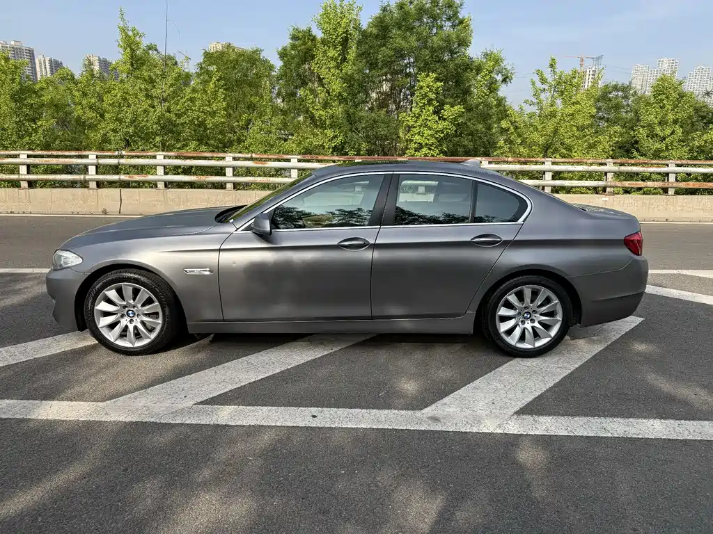 BMW 5 Series 2012 — фото 11