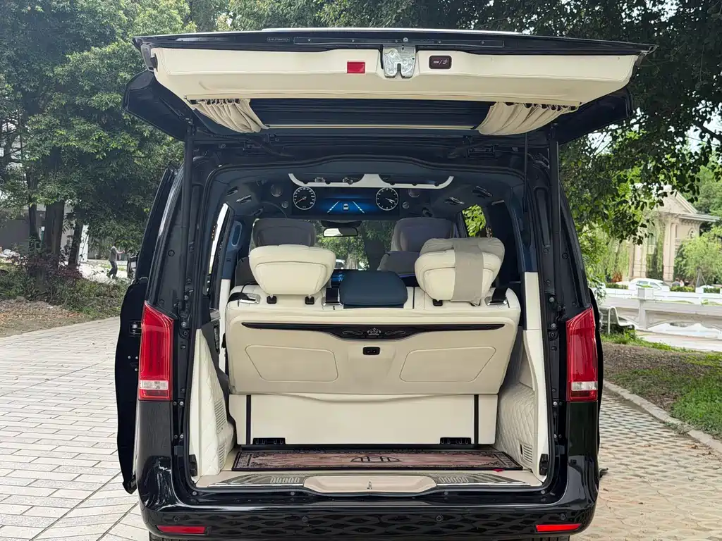 Mercedes-Benz V-Class 2022 — фото 20