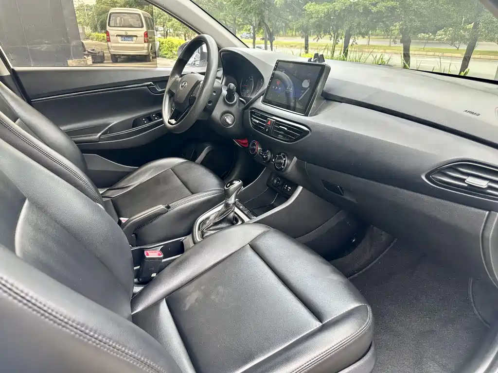 Hyundai Elantra 2019 — фото 10