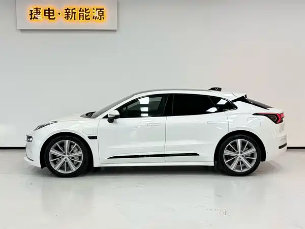 Zeekr 001 2023