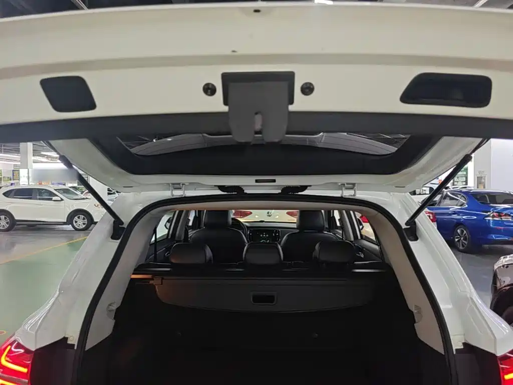 Roewe RX5 2016 — фото 19