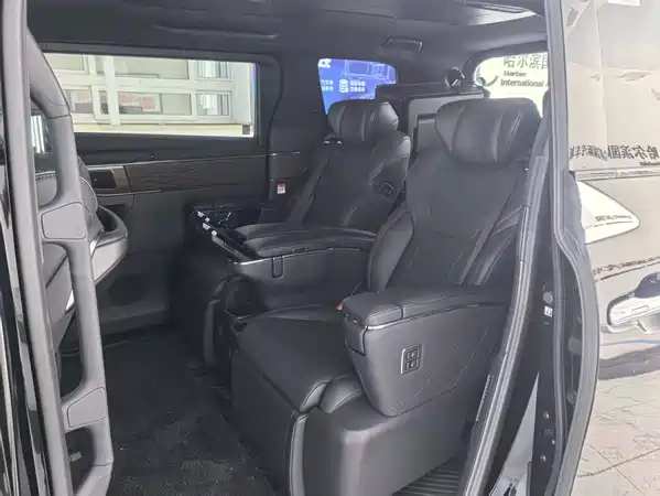 Toyota Vellfire 2024