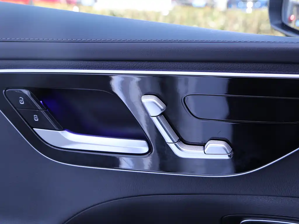 Mercedes-Benz C-Class 2023 — фото 12