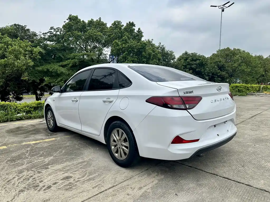 Hyundai Elantra 2019 — фото 8