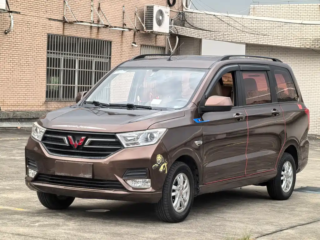 Wuling Hongguang 2018 — фото 1