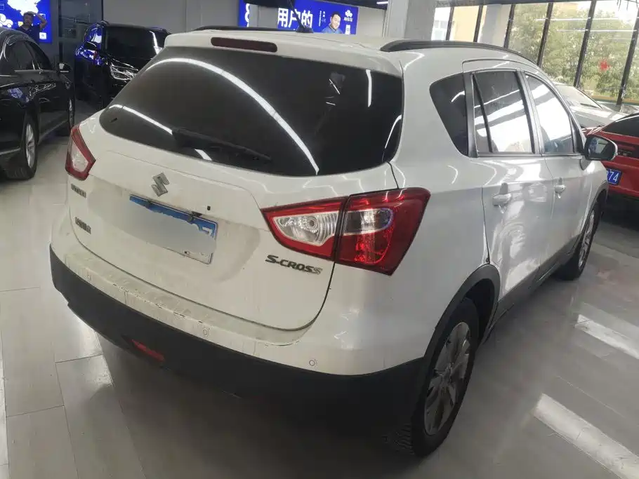 Suzuki S-Cross 2015