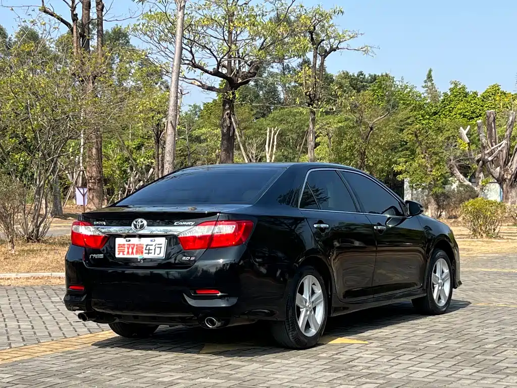 Toyota Camry 2013 — фото 7