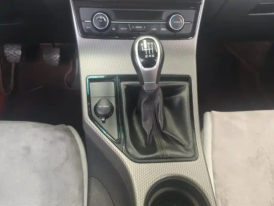 Geely Emgrand GS 2017 — фото 16