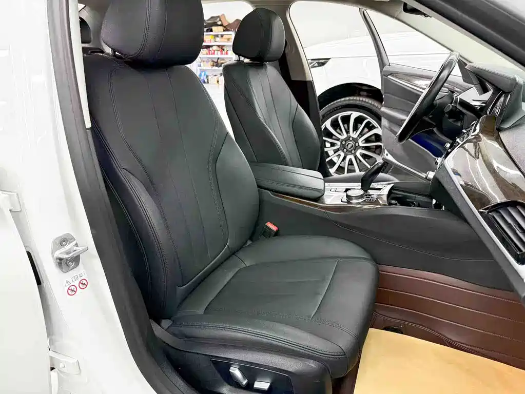 BMW 5 Series 2018 — фото 17