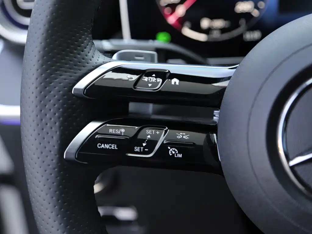 Mercedes-Benz C-Class 2023 — фото 10