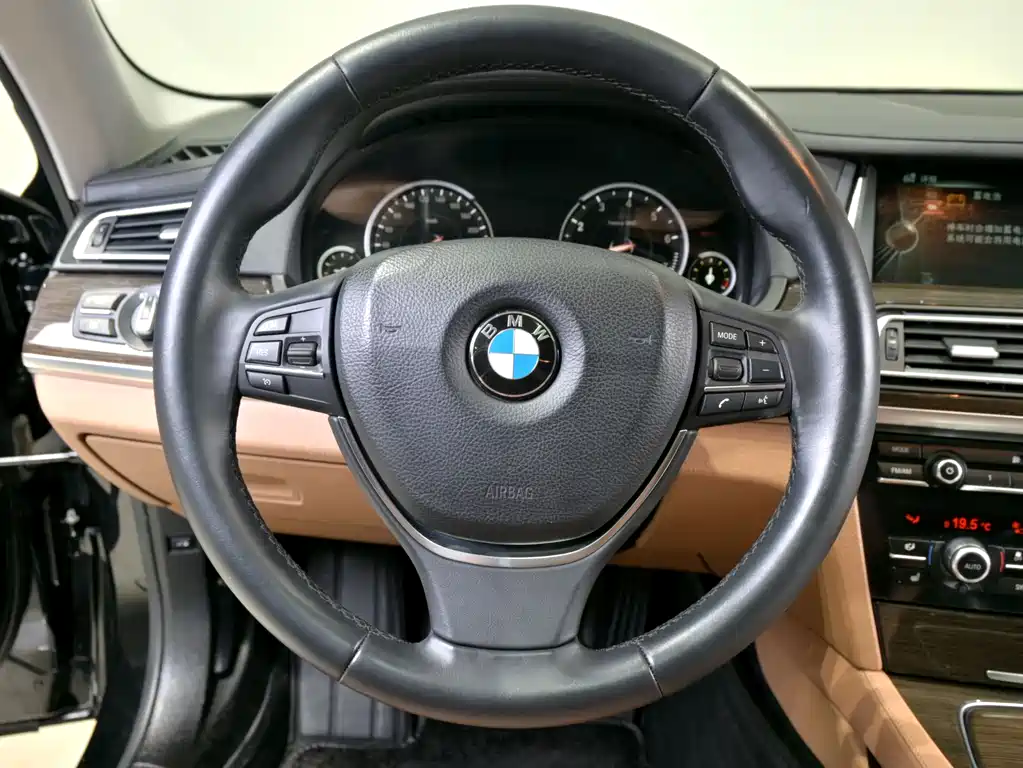 BMW 7 Series 2014 — фото 14